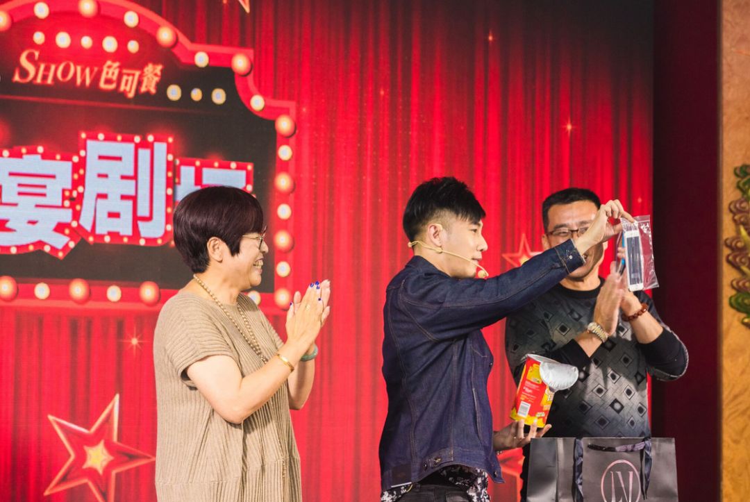 %name “五心”品质，Show色可餐：悉尼唐宴剧场首秀Omipay魔术之夜完美落幕！