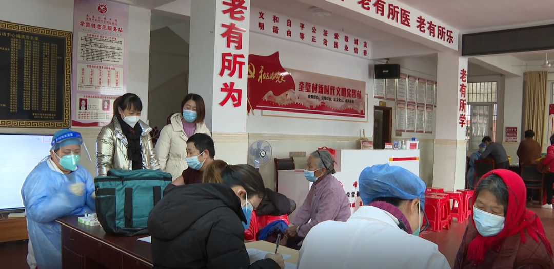 天寒心却暖！送“苗”上门，让泉港老人无忧无“疫”→