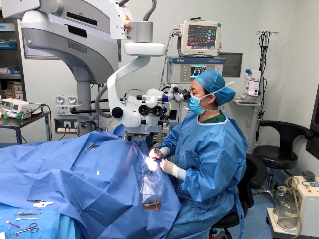 怎么判断是螨虫咬的包_被子里的螨虫咬人吗_螨虫咬人后症状图片