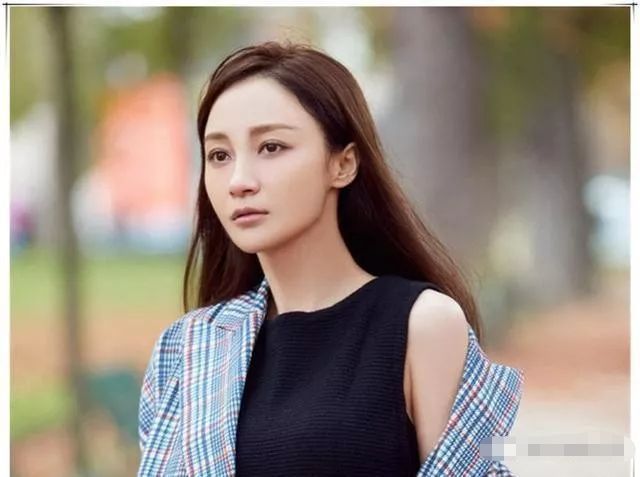 姚笛近照曝光,没有了事业的她,已经完全变样,网友:自找的!