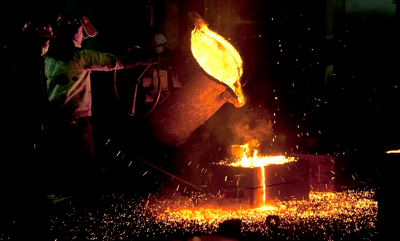 熔化过程想顺利，感应炉冶炼装料怎么做？4大原则要记牢！的图1