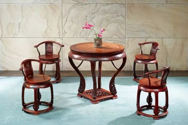 说说红木家具时间久了会变色的原因！