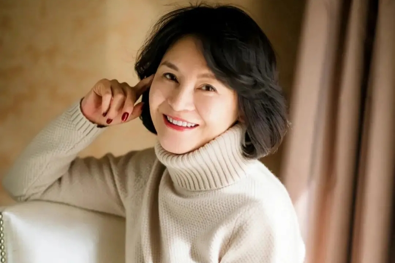 五六十岁的女人别乱做头发，看看日本主妇的优雅发型，时髦减龄又好打理