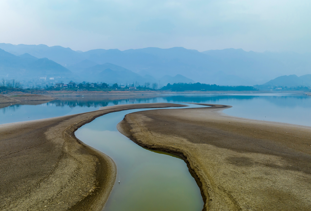 争创天府旅游名县|枯水季的华蓥天池湖犹如"瘦美人"