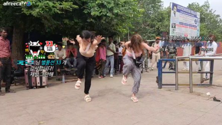 疯狂有片！女主播“露乳装游印度”不怕性侵，直播秒被男乡民包围（视频/图） - 2