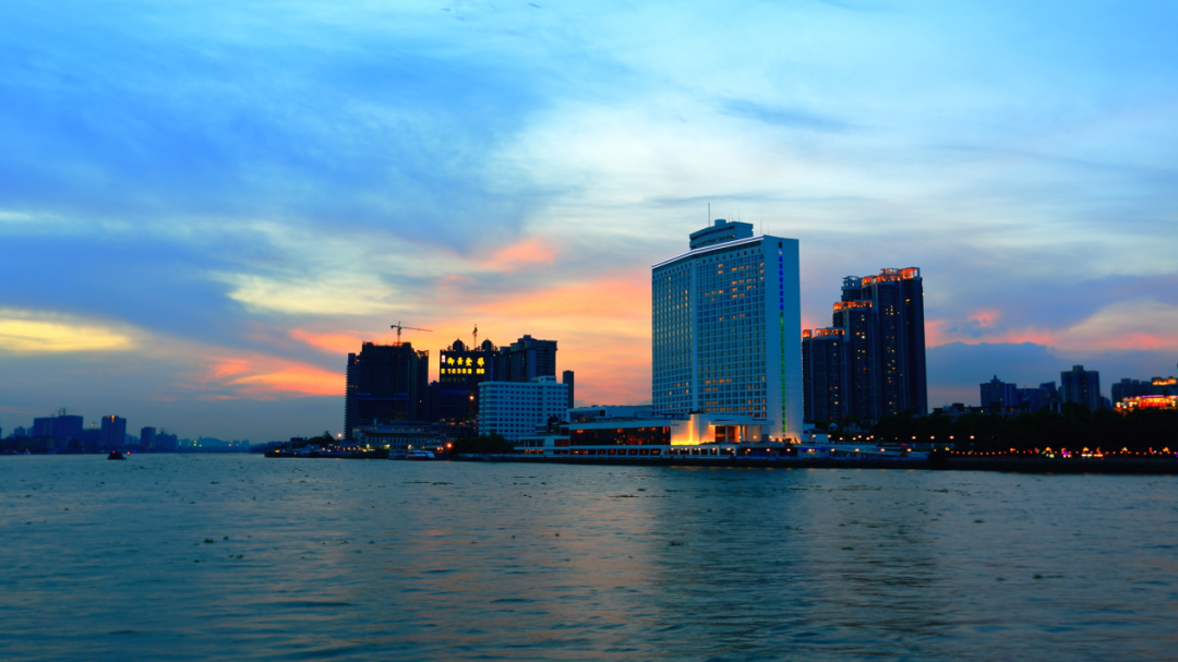 楼市新环境，白鹅潭凭什么收割购房者的关注？