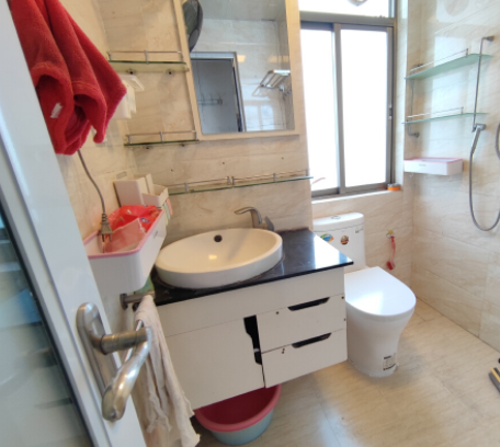 天河北总价550两房| 金鼎大厦，90平两房，过五年*、无占学位、无贷款