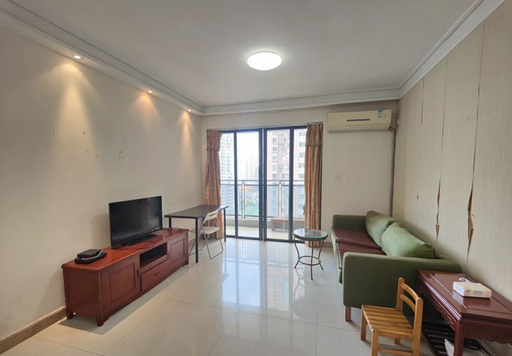 天河北总价1200万三房 |  保利中宇广场，97平三房，东南向、急售！