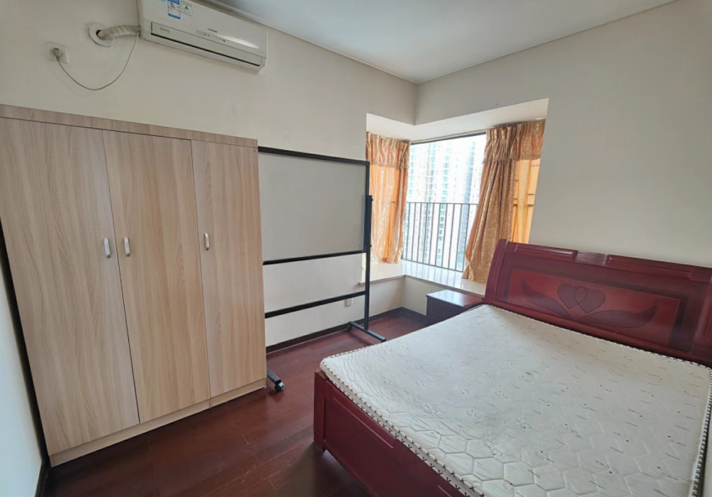 天河北总价1200万三房 |  保利中宇广场，97平三房，东南向、急售！