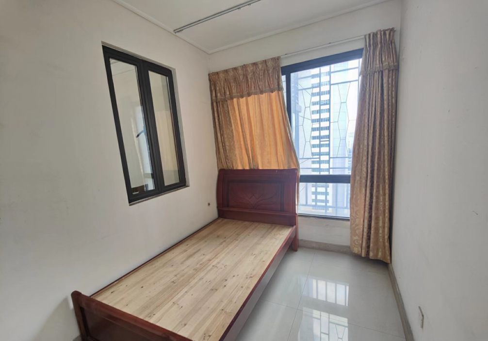 天河北总价1200万三房 |  保利中宇广场，97平三房，东南向、急售！