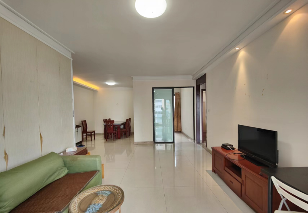 天河北总价1200万三房 |  保利中宇广场，97平三房，东南向、急售！