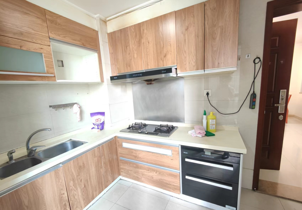 天河北总价1200万三房 |  保利中宇广场，97平三房，东南向、急售！