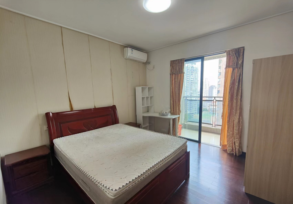 天河北总价1200万三房 |  保利中宇广场，97平三房，东南向、急售！