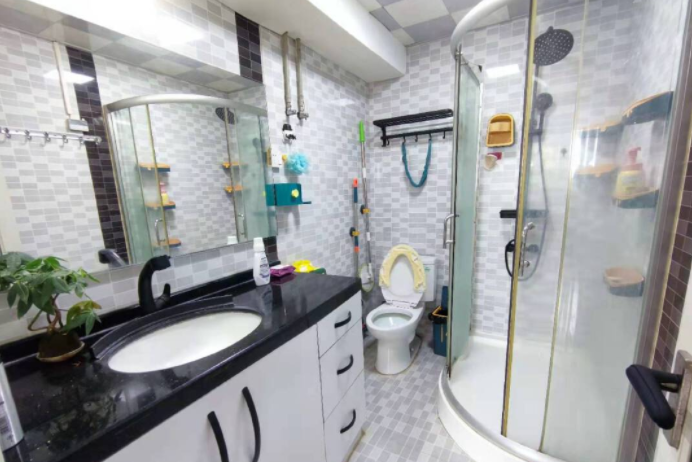 天河北总价350万| 瑞华大厦，61平，厅出阳台、装修保养好