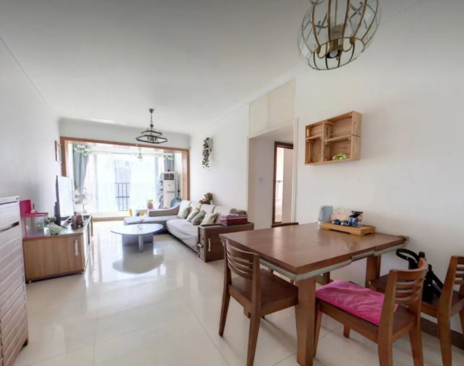 天河北总价630万 | 金碧翡翠华庭，88平三房，南向、*户型、诚心出售！