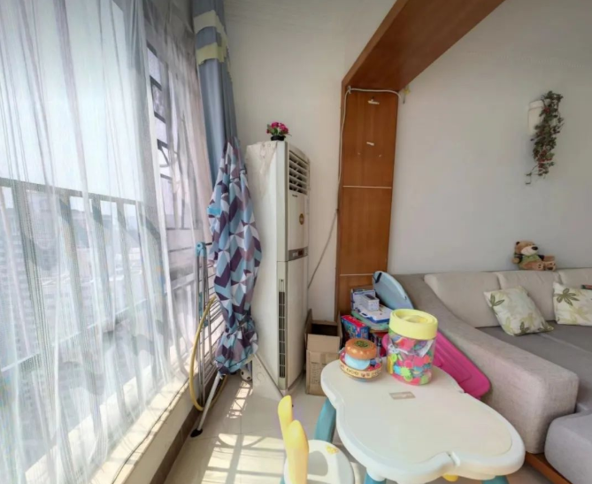 天河北总价630万 | 金碧翡翠华庭，88平三房，南向、*户型、诚心出售！