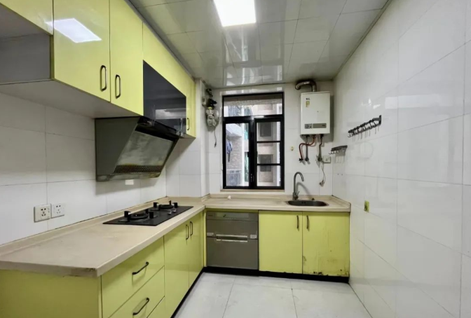 天河北总价1430万 | 芳草园，126平，东南向大三房、无抵押、诚心出售！