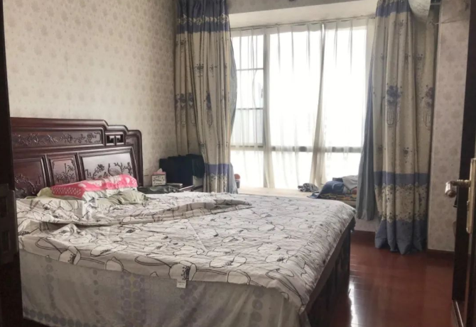 天河北总价1500万 | 金碧翡翠华庭，161平，满五年、学位不占用，诚心出售！