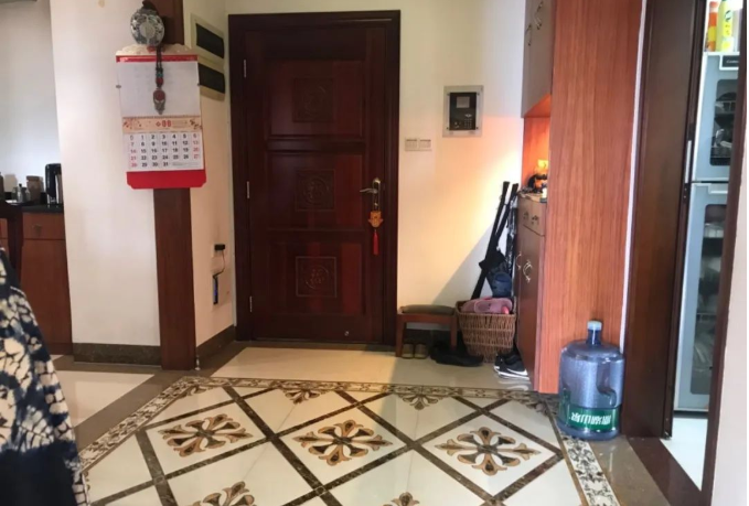 天河北总价1500万 | 金碧翡翠华庭，161平，满五年、学位不占用，诚心出售！