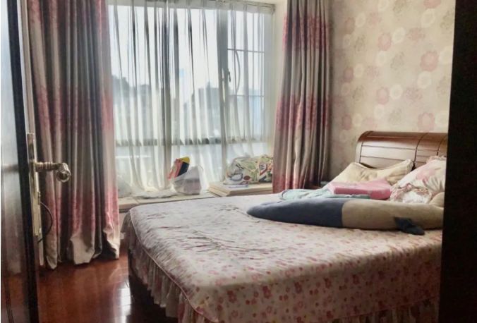 天河北总价1500万 | 金碧翡翠华庭，161平，满五年、学位不占用，诚心出售！