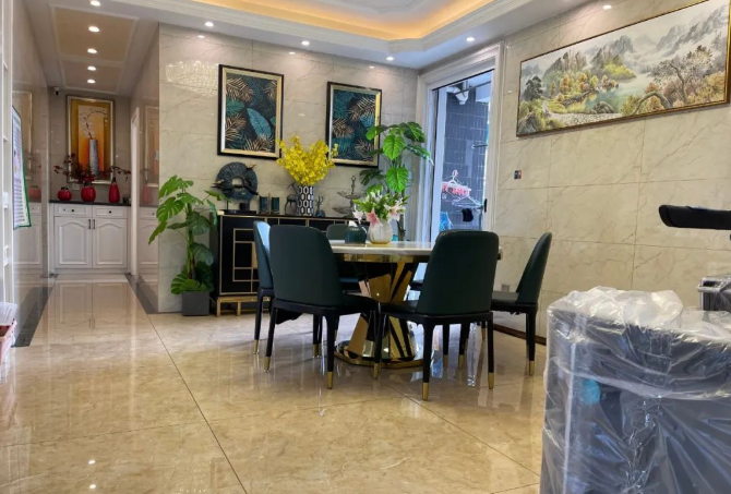 天河北总价2298万 | 伊顿18，203平，厅出阳台、南北对流、通风采光非常好！