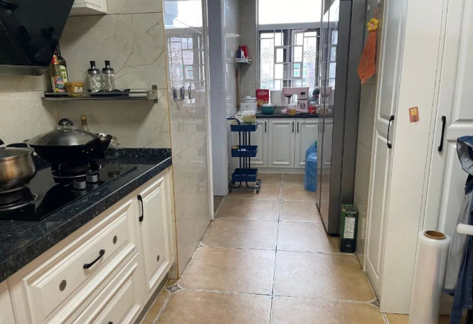 天河北总价2298万 | 伊顿18，203平，厅出阳台、南北对流、通风采光非常好！