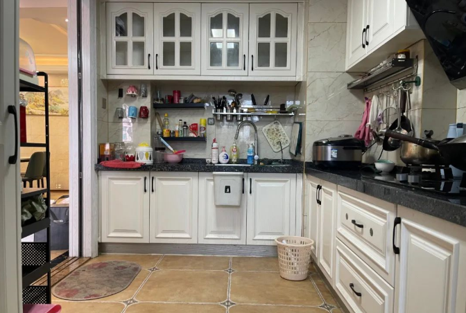 天河北总价2298万 | 伊顿18，203平，厅出阳台、南北对流、通风采光非常好！