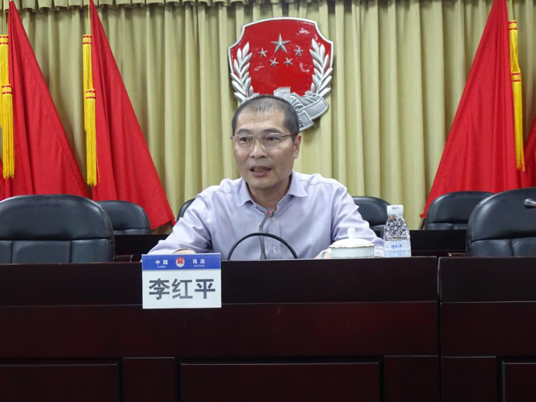 政治处主任杨静主持了开班仪式,局党组书记,局长李红平出席仪式并讲话