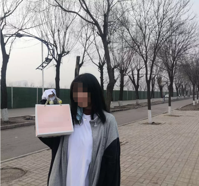 山西妙龄少女酒吧拒搭讪被刺死，网友笑着骂活该：那个女孩，又被杀死了1000次（组图） - 1