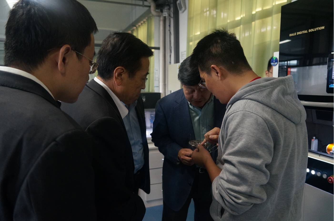 国家科技部发展计划司司长王晓方莅临迈尔医疗调研科技创新工作