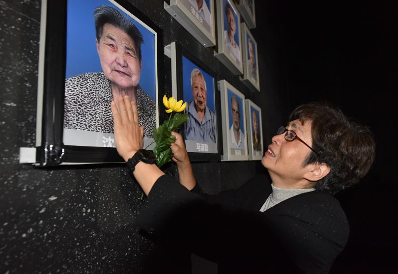 为张兰英,沈淑静两位老人,侵华日军南京大屠杀遇难同胞纪念馆今天上午