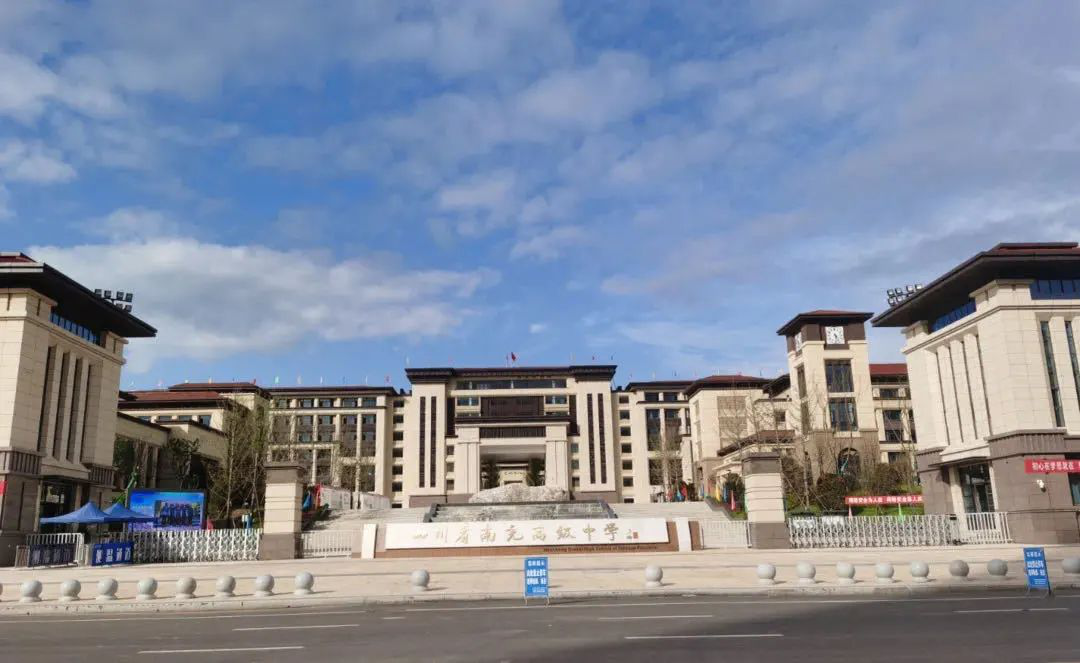 市政,商业,教育,自然等优质配套,扼守临江新区门户要塞,顺庆百亩品质