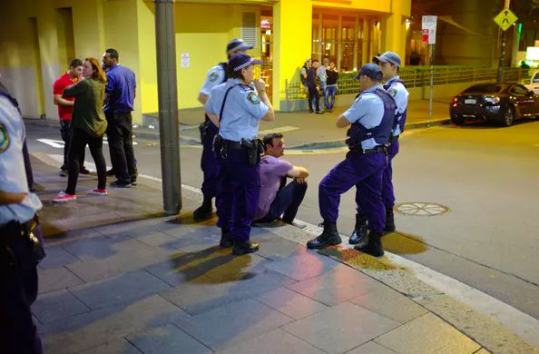 面临抉择的“不夜城”：宵禁令5年后，悉尼该不该有夜生活？