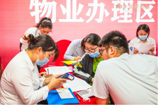 积极推进“保交付”，产品力成房企穿越周期关键