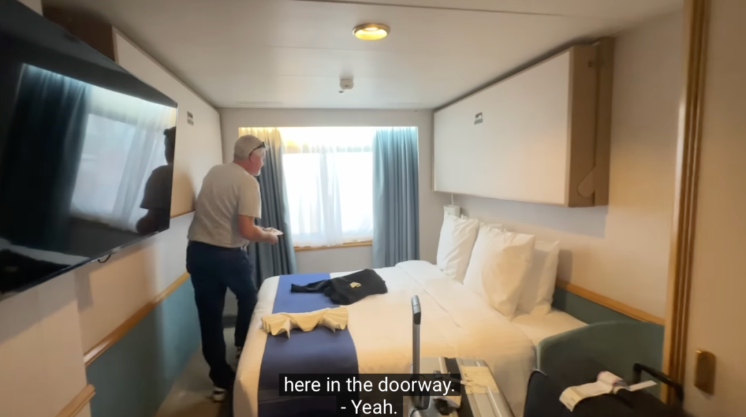 退休夫妇花10万“邮轮养老”：船上住15年，包吃包打扫，环游世界4圈，比房租便宜得多！