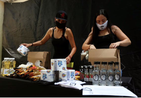 和毒枭老妈殷勤握手聊天，墨西哥总统这个举动，狠狠打了墨西哥民众一耳光（组图） - 13
