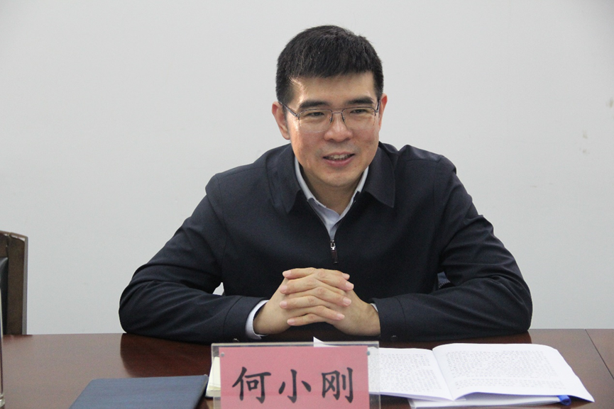 槐荫区委常委组织部部长党校校长何小刚到青年公园街道调研指导工作