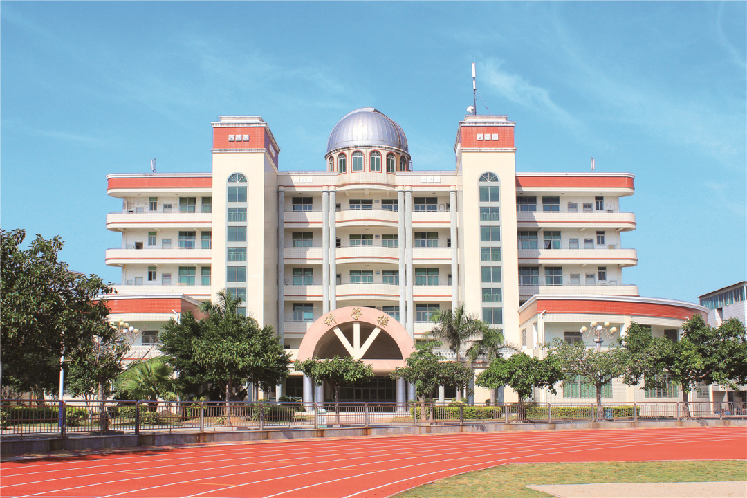 南侨中学 | 实景图晋江大唐府希望通过本次爱心之举夯实教育基石,保障