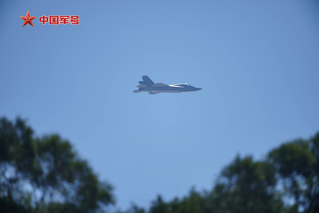 FC-31试飞员谈歼-35A入列