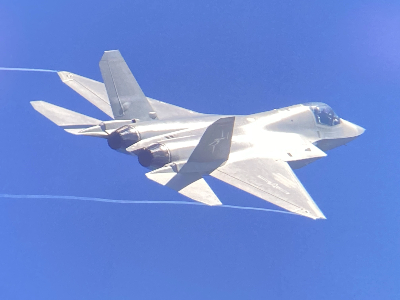FC-31试飞员谈歼-35A入列,和歼轰-7A同样命运的歼-35，空军：真香啊！