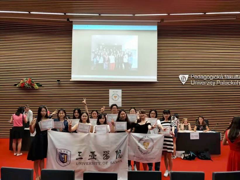 明星学院喂本少是女生_三亚学院是几本_三亚学院与琼州学院