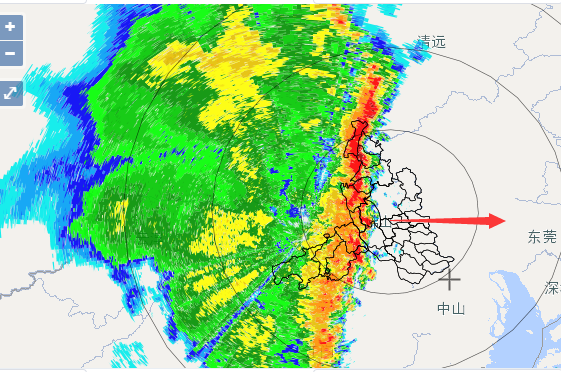 广东街头惊现线状雨