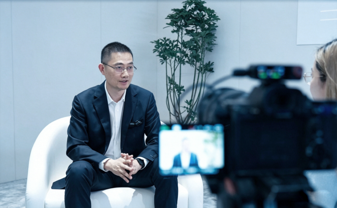 4-专访.png