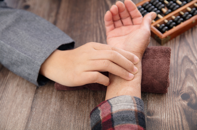 一个中药小方子，化解中老年人，牙齿松动吃饭塞牙，上火牙疼牙龈萎缩！
