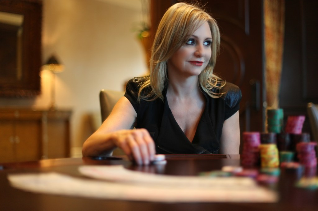 《扑克的成功追求》“冷面杀手”Jennifer Harman的打牌天赋异于常人......