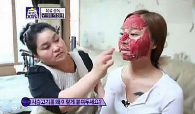 亲姐弟嘴对嘴喂食、掀衣服亲肚脐、同床共枕...却声称是因为爱？？（组图） - 17