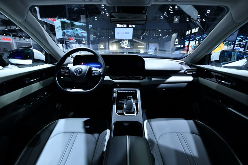 全新E70携EX1亮相成都车展，东风风神未来三年将推9款新车