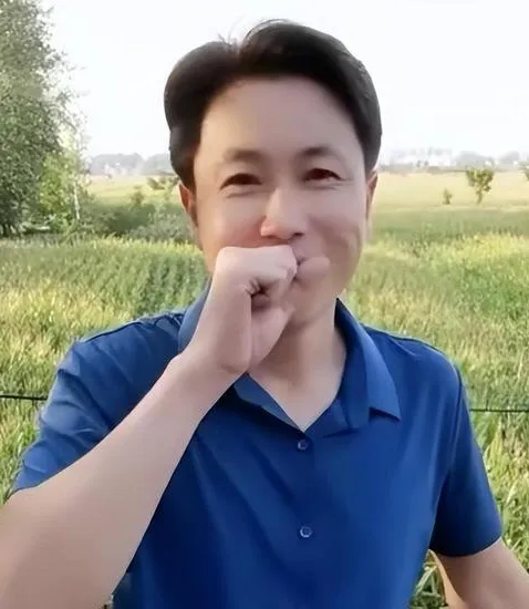 秀才拉黑了给他打赏十几万的流水线女工(图1) 秀才拉黑了给他打赏十几万的流水线女工(图1)