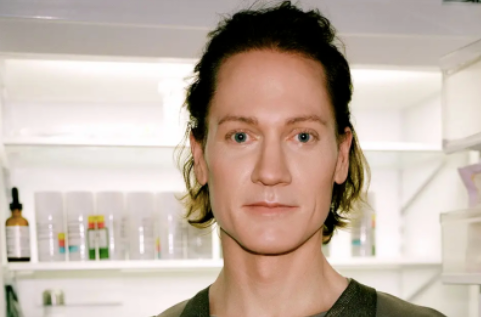 太狠了！为长生不老，美国科技大亨用17岁儿子换血！