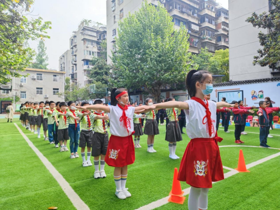 5月5日,武漢市江岸區花橋街道社工站,佳益社工走進三眼橋小學,舉辦